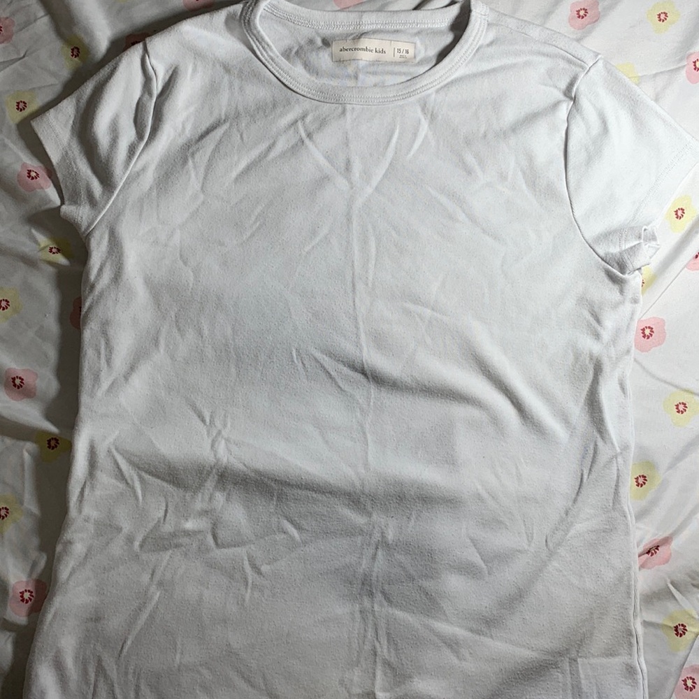 White tee